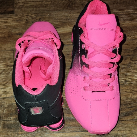 Brand New Nike Women's Athletic Shoes in Pink and Black - Picture 5 of 7